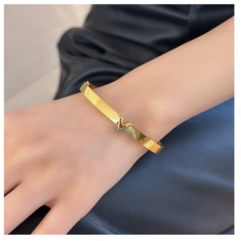 Bracelet | V
